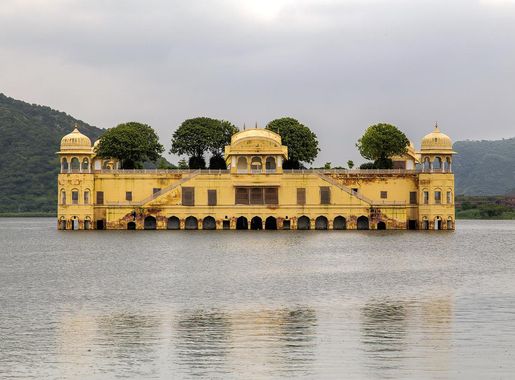 File:Jal Mahal in Man Sagar Lake.jpg - Wikipedia