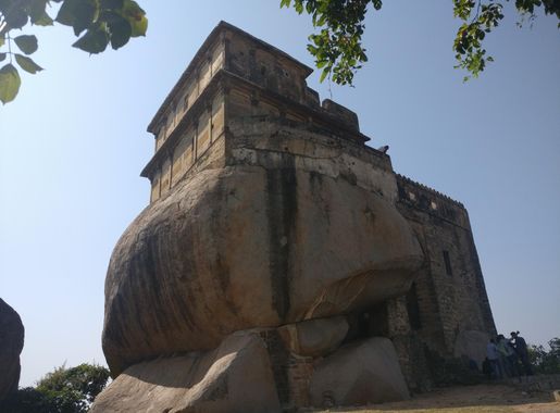 File:Rani Durgavati Fort.jpg - Wikimedia Commons