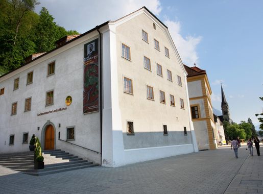 File:Landesmuseum Vaduz.jpg - Wikimedia Commons
