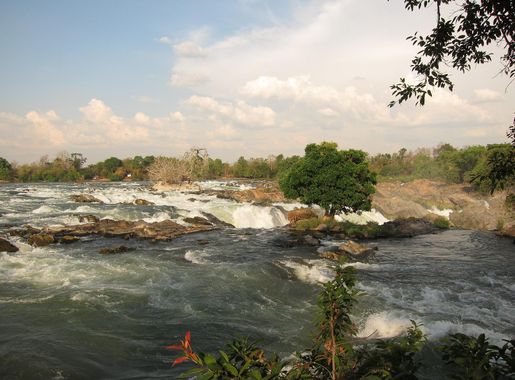 File:Khon Phapheng Falls.jpg - Wikimedia Commons