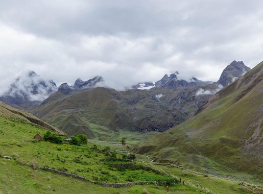 File:Cordillera de Vilcabamba mountain range 14.jpg - Wikimedia Commons