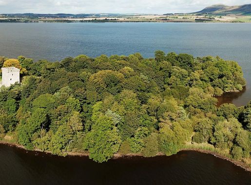 File:Lochleven Castle Pan.jpg - Wikimedia Commons