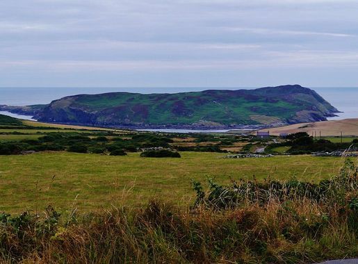 File:Cregneash View to the Calf of Man.jpg - Wikimedia Commons