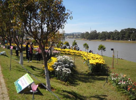 File:Hồ Xuân Hương, Đà Lạt.jpg - Wikimedia Commons