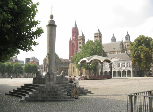 File:Maastricht Vrijthof from northeast.JPG - Wikimedia Commons