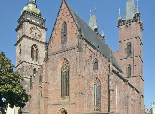 File:Kostel sv. Ducha, katedrální (Hradec Králové) 01.JPG - Wikipedia