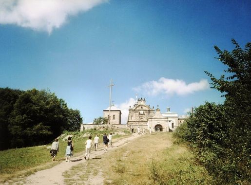 File:Pilgrims, Benedictine abbey, Swiety Krzyz.jpg - Wikipedia