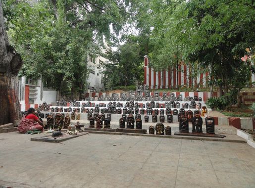 File:Serpent worship at Kadu Mallikarjuna Temple.jpg - Wikimedia Commons