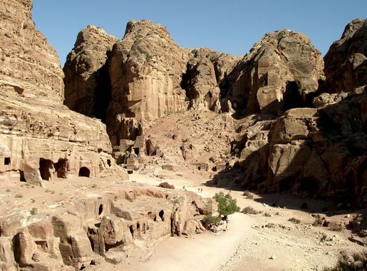 File:Petra ancient rock-cut city in desert, Petra, Jordan.jpg - Wikimedia  Commons