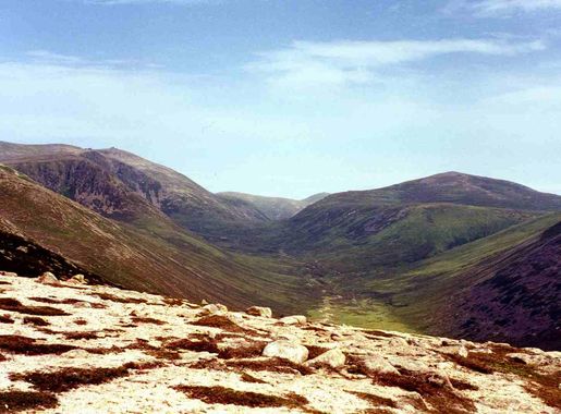 File:Beinn a'Chaorainn from Derry Cairngorm.jpg - Wikimedia Commons