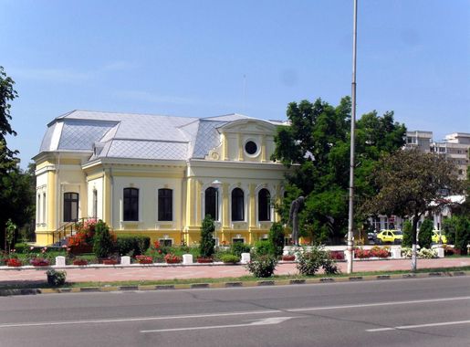 File:Bibilioteca bacau.jpg - Wikipedia