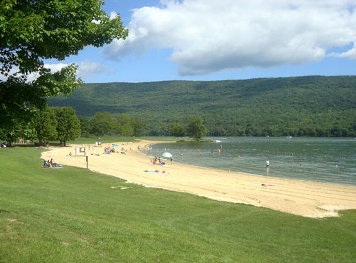 File:2014 Bald Eagle State Park curved beach.jpg - Wikimedia Commons