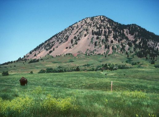 File:BEAR BUTTE.jpg - Wikimedia Commons