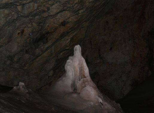 File:Scarisoara Ice Cave - The Church 2.jpg - Wikipedia