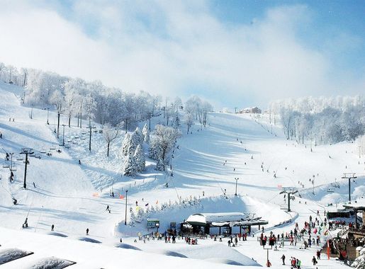 File:Front Side of Seven Springs.jpg - Wikimedia Commons