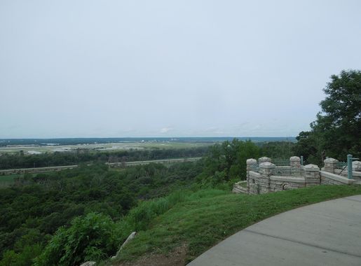 File:Lewis and Clark Scenic Overlook, Council Bluffs, IA.JPG - Wikimedia  Commons