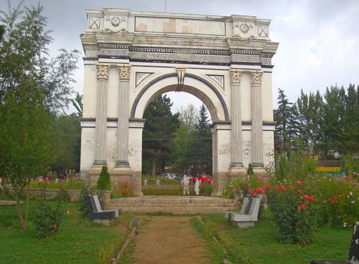 File:Arc de Triumph Paghman.jpg - Wikimedia Commons