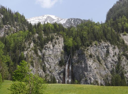 File:Johnsbach - Nationalpark Gesäuse - Wasserfall des Wolfbauer  Wasserfallbachs - im Hintergrund das Hochtor.jpg - Wikimedia Commons