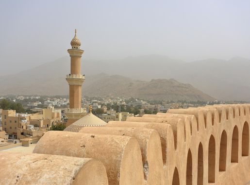 File:Nizwa Fort and Minaret of Friday Mosque.JPG - Wikipedia