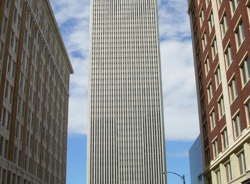Fichier:The BOK Building.jpg — Wikipédia