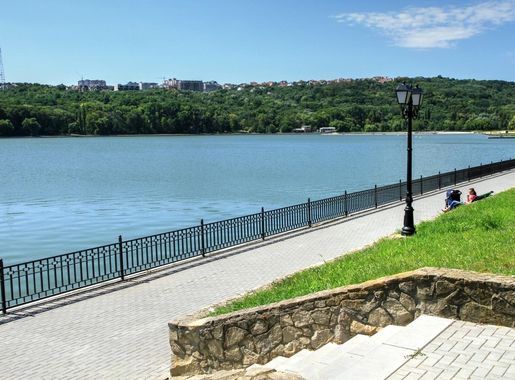 File:Parcul Valea morilor (2013) (3).jpg - Wikimedia Commons