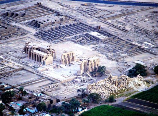 File:Aerial Views of Luxor No 29..JPG - Wikimedia Commons