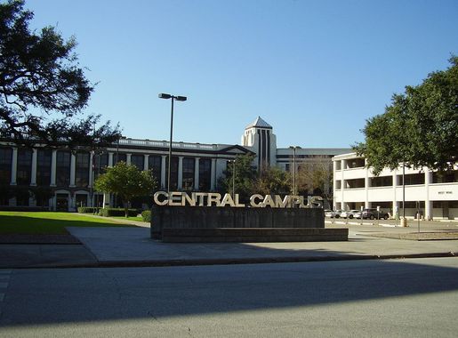 File:HCCSCentralCampus.JPG - Wikimedia Commons