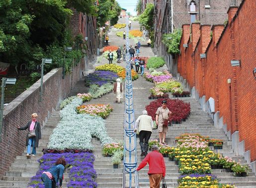 File:Stairs of the Montagne de Bueren, Liège.JPG - Wikimedia Commons