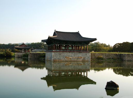 File:Anapji Pond-Gyeongju-Korea-2006-09.jpg - Wikimedia Commons