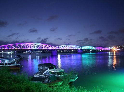 File:Cau Trang tien ve dem.jpg - Wikimedia Commons