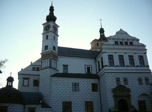 Soubor:Pardubice - Pardubicky zamek navecer.JPG – Wikipedie