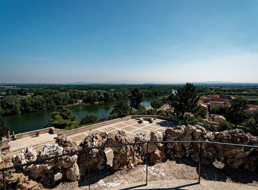 File:Avignon - Jardin des Doms (Rocher des Doms) - Panorama View from the  top of the rocks on the Rhône river valley 03.jpg - Wikimedia Commons