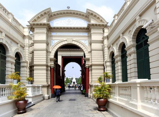 File:Bangkok Grand Palace entrance.JPG - Wikimedia Commons