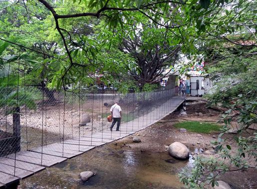 File:Rio Cuale (16267677544).jpg - Wikimedia Commons