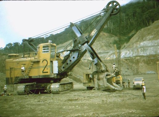 File:Bougainville Panguna mine shovel.jpg - Wikimedia Commons