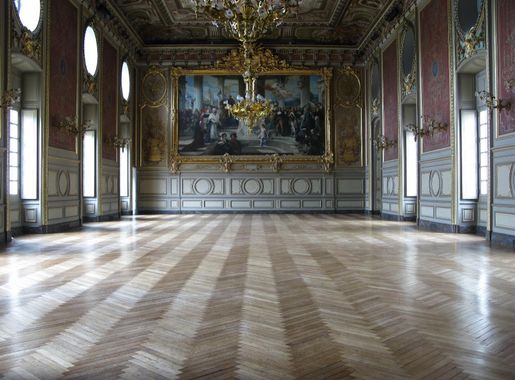 Fichier:Palace of the Dukes of Burgundy (6045534206).jpg — Wikipédia