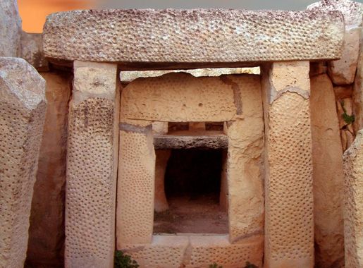 File:Mnajdra Temples Malta Equinox.jpg - Wikimedia Commons