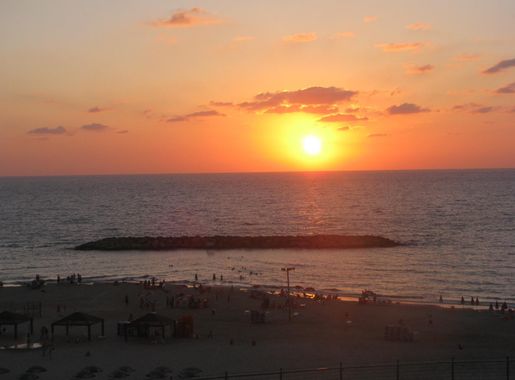 File:PikiWiki Israel 31676 Herzliya beach at sunset.JPG - Wikimedia Commons
