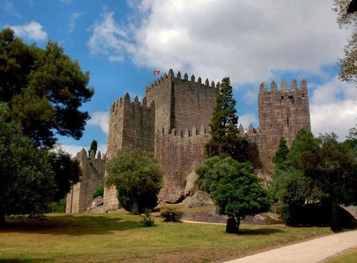File:Castelo de Guimarães Castelo da Fundação.JPG - Wikimedia Commons