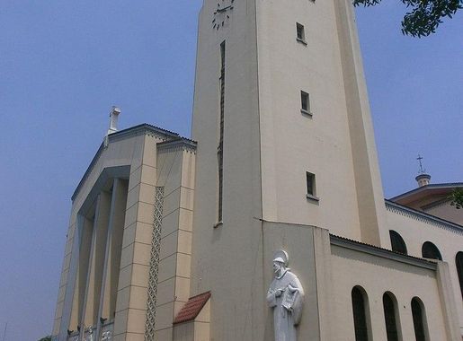 File:Santo Domingo Church Quezon City 08.JPG - Wikimedia Commons