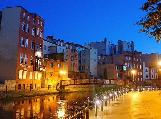 File:Bydgoszcz Venice at night 7-2019a.jpg - Wikimedia Commons