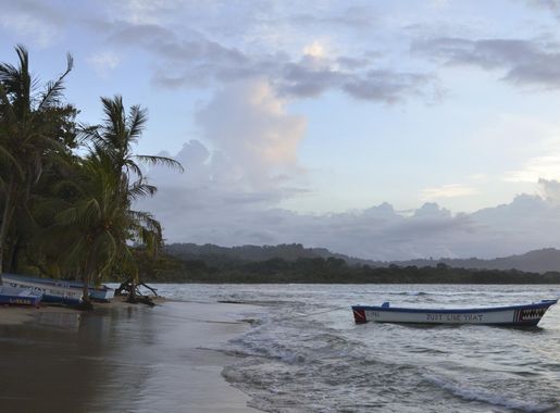 Archivo:Puerto Viejo de Talamanca, Costa Rica 2012.JPG - Wikipedia, la  enciclopedia libre