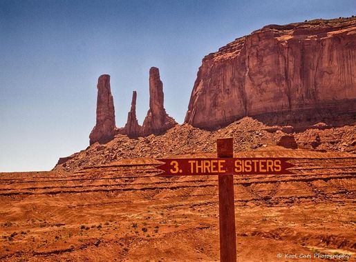 File:3 Sisters Monument Valley.jpg - Wikimedia Commons
