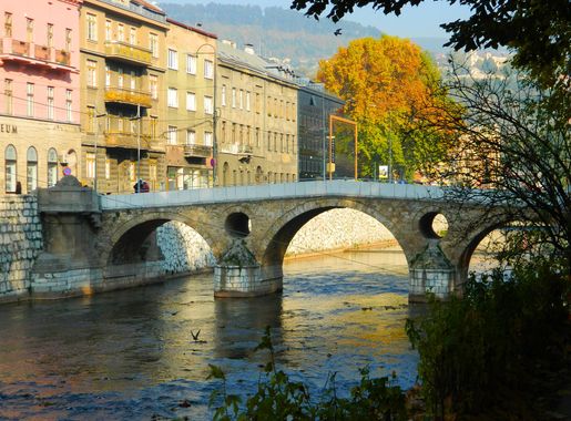 File:Latin Bridge 02 (22757259615).jpg - Wikipedia