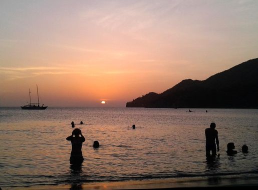 File:Taganga Sunset.jpg - Wikimedia Commons