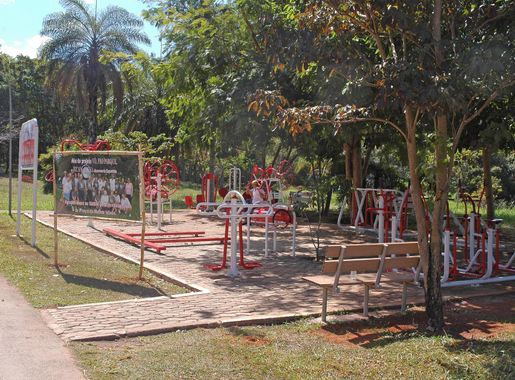 File:Parque Olhos D'Agua (14358652988).jpg - Wikimedia Commons