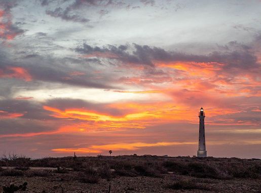 File:Aruba Lighthouse at sunset 05.jpg - Wikimedia Commons