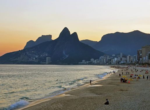 Ficheiro:1 ipanema beach vidigal sunset.jpg – Wikipédia, a enciclopédia  livre