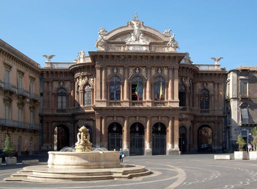 File:Catania BW 2012-10-06 11-11-06.jpg - Wikipedia
