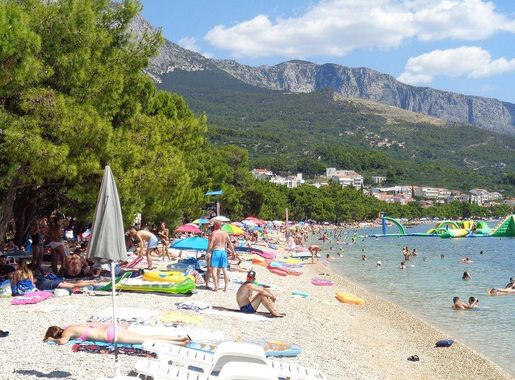File:Makarska - plaža.jpg - Wikimedia Commons
